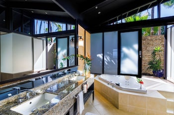 Room (Reef Bure)