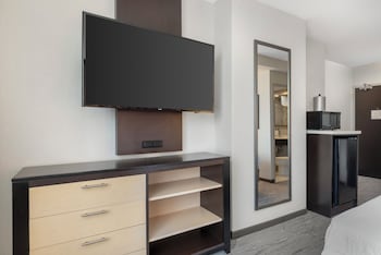 Standard Room, 1 King Bed, Accessible (Mobility)
