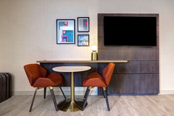 Studio Suite, 1 King Bed, Accessible (Roll-In Shower, Mobility/Hearing)