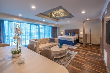 Suite, 1 King Bed