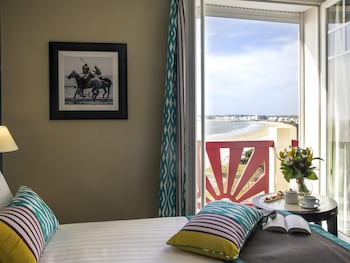 Privilege, Room, Sea View