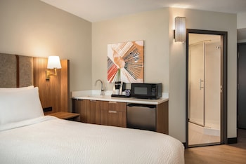 Standard Room, 1 Queen Bed