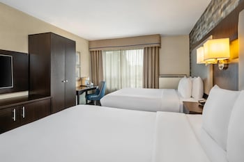 Standard Room, 2 Queen Beds, Non Smoking (Top Floor)
