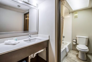 Suite, 2 Queen Beds, Non Smoking