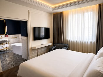 Executive Suite with King Bed