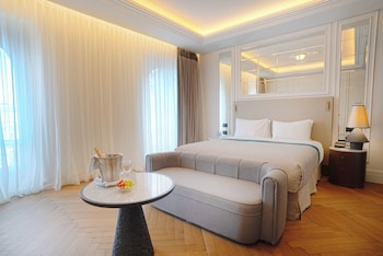 Junior Suite with King Bed