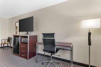 Standard Room, 2 Queen Beds, Non Smoking, Refrigerator & Microwave (with Sofabed)