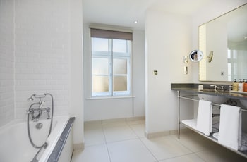 Family Room, 2 Queen Beds, Bathtub
