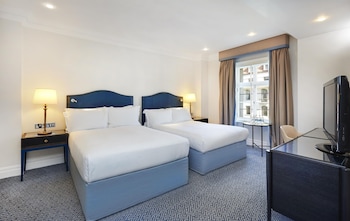 Family Room, 2 Queen Beds, Bathtub