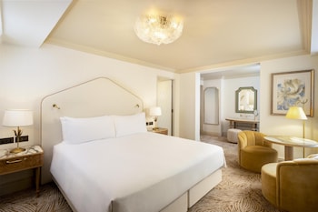 Executive Room, 1 King Bed (Refurbished)
