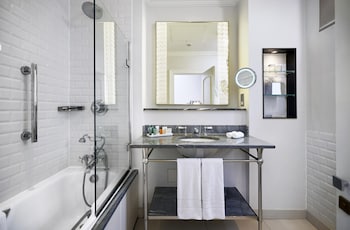Deluxe Room, 2 Twin Beds, Bathtub