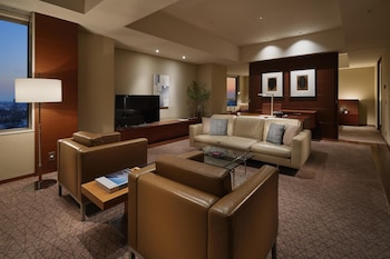 Suite, 1 King Bed (Diplomat)