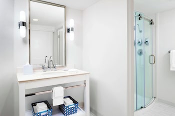 Room, 1 King Bed, Hearing Accessible