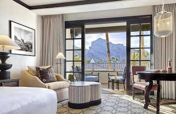 Room, 1 King Bed (Grand Mountain View Room)
