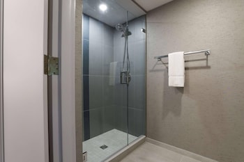 Suite, 1 King Bed, Non Smoking (Accessible)