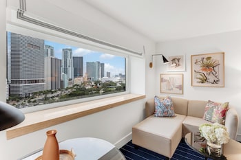 Classic Room, 1 King Bed, City View