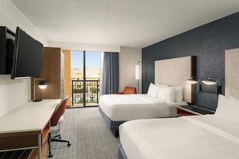 Room, 2 Queen Beds, Hearing Accessible (Roll-in Shower)