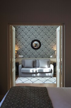 Suite, 1 King Bed, Non Smoking (with Sofabed)