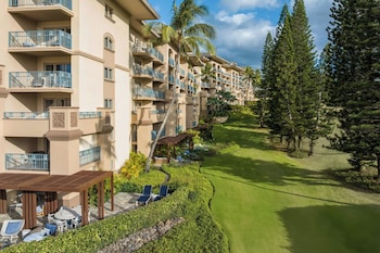 Deluxe Room, 1 King Bed, Lanai, Resort View (Hearing Accessible)