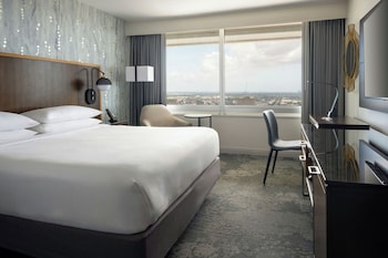 Room, 1 King Bed (Mobility Accessible, Roll-In Shower)