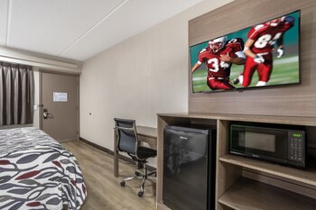 Deluxe Room, 1 King Bed, Accessible, Non Smoking