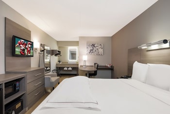 Premium Room, 1 King Bed, Accessible (Upgraded Bedding & Snack, Smoke Free)