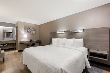 Superior Room, 1 King Bed (Smoke Free)