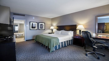 Suite, 1 King Bed, Accessible (Mobility, Accessible Tub)