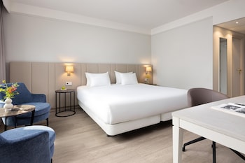 Junior Suite (Extra Bed 2 adults + 1 child)
