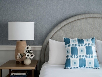 Round Cove Suite