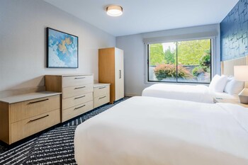 Studio Suite (2 Queen Beds & 1 Double Sofa Bed)