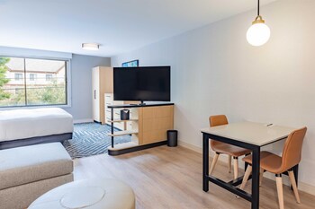 Studio Suite, 1 King Bed with Sofa bed