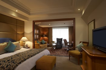 Room, 1 Double Bed, Pool Access, Tower