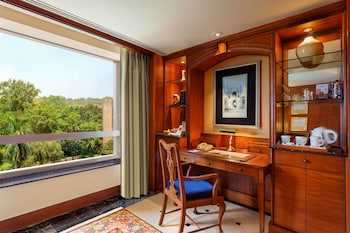 Room, 1 Double Bed, Pool Access, Tower