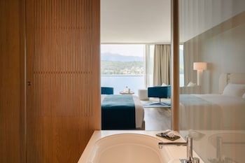 Lake View Deluxe Room