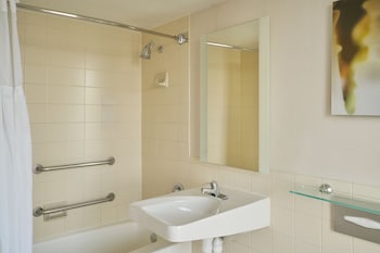Room (ADA Superior King)