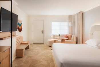 Room, 1 King Bed, Courtyard View