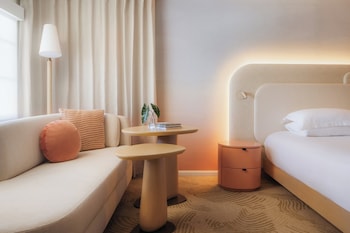Room, 1 King Bed, Courtyard View