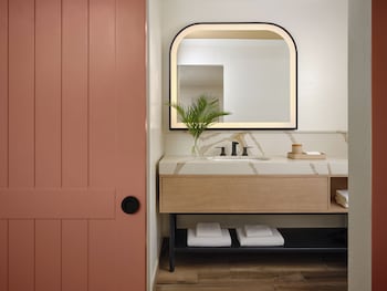Room (Essential)