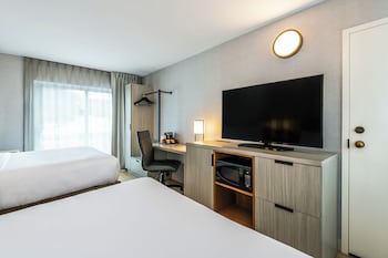 Room, 2 Queen Beds, Non Smoking