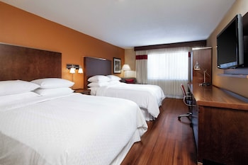 Room, 2 Queen Beds, Mobility Accessible, Bathtub