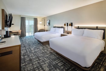 Standard Room, 2 Queen Beds, Mobility Accessible (Accessible Tub)