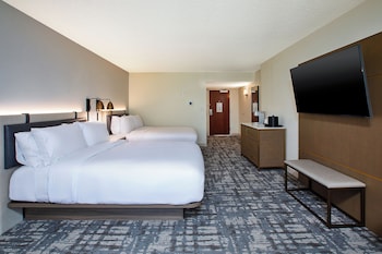 Standard Room, 2 Queen Beds, Mobility Accessible (Accessible Tub)