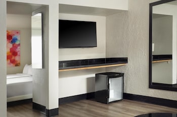 Deluxe Room, 2 Queen Beds, Non Smoking