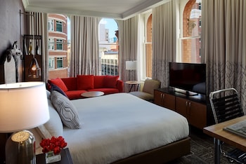Room, 1 King Bed, City View, Corner