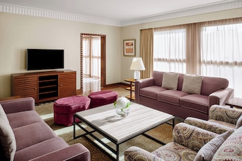 Royal Suite, 1 King Bed, Jetted Tub (Club Floor)