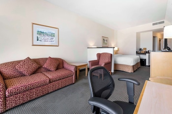 Executive Room, 1 King Bed, Balcony, Tower (with Sofabed)