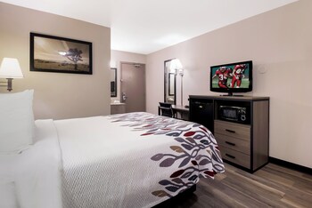 Deluxe Room, 1 Queen Bed (Upper Floor, Smaller, Smoke Free)