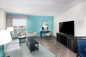 Suite, 1 King Bed (Scenic View)