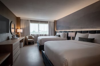 Luxe 2 Queen Beds